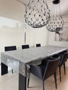 Tovagliato in pvc trasparente con effetto cristalli a forma di cerchi
