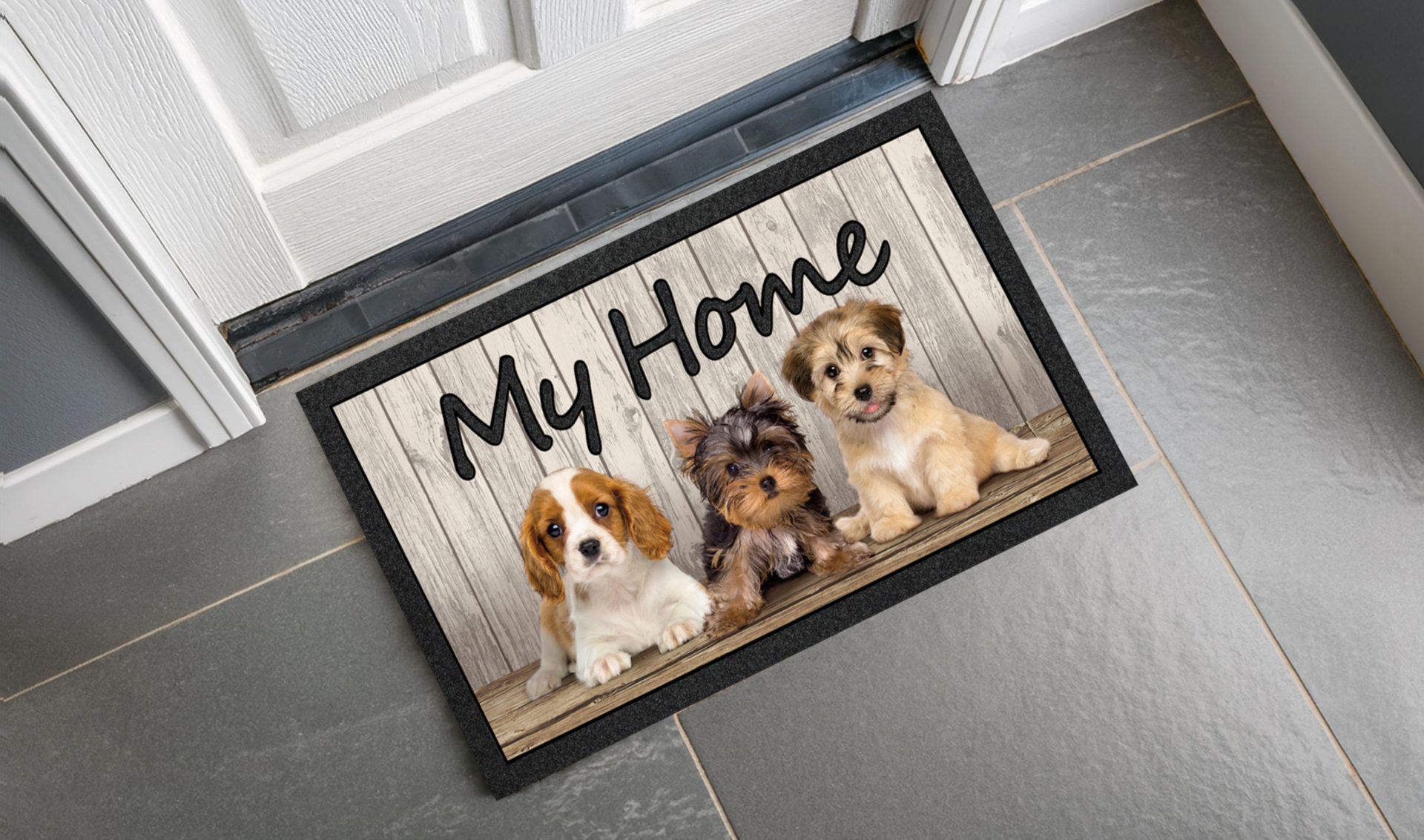 zerbino con stampa di tre cagnolini e scritta "My Home"