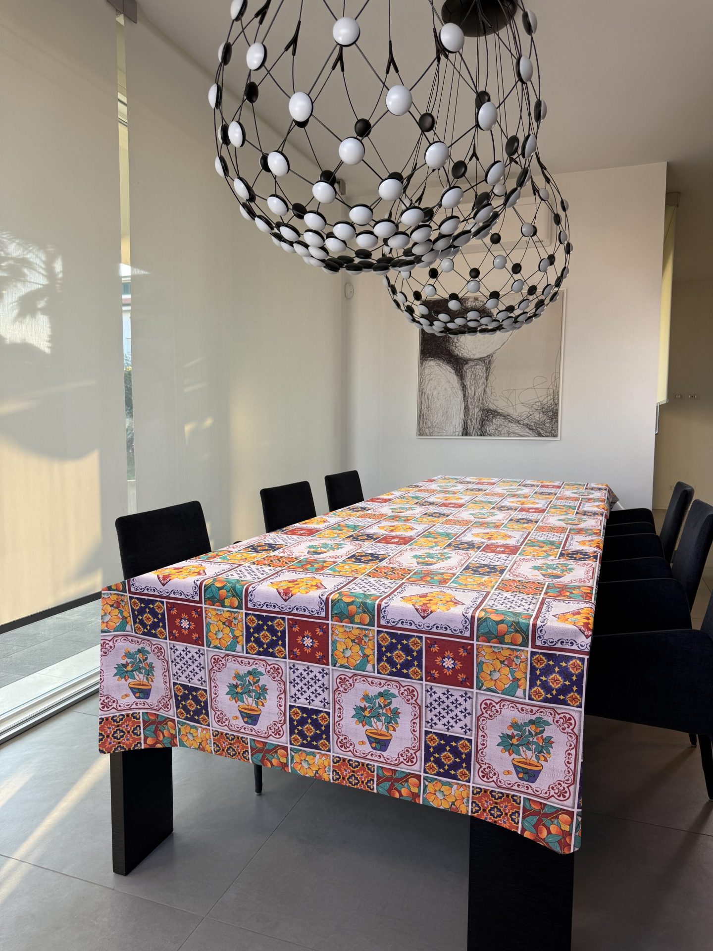 tovaglia con stampa effetto ceramiche colori vivaci ed effetto glitter